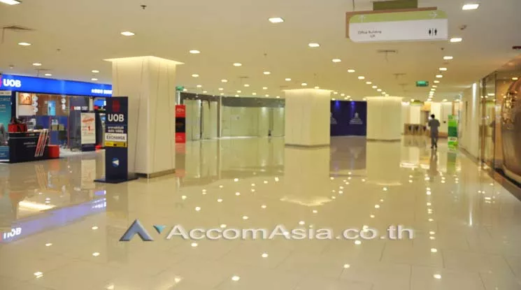 7  Retail / Showroom For Rent in Silom ,Bangkok BTS Sala Daeng - MRT Silom at United Center AA13542